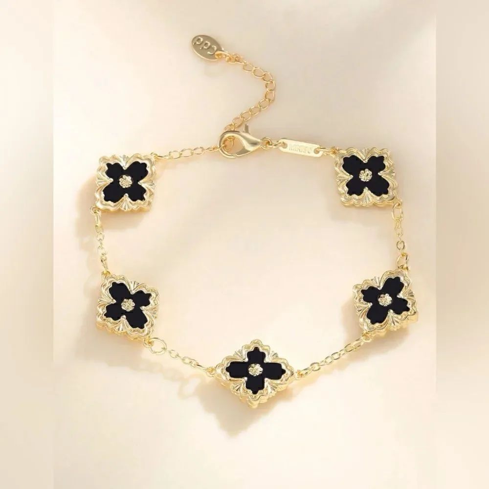 bohemian clover bracelet A260